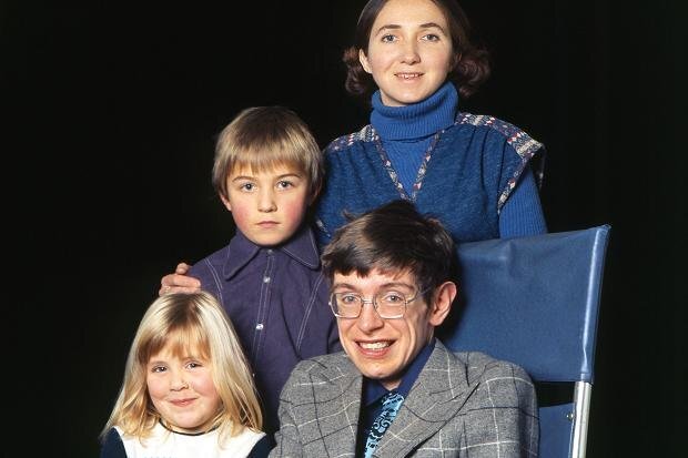 استیون هاوکیگ و خانواده اش